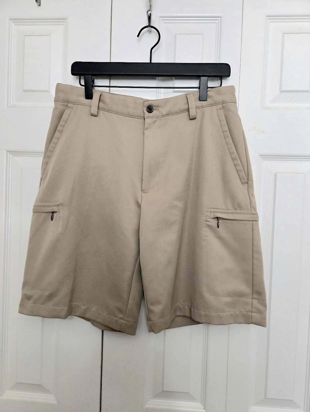 Izod Men's Beige Golf Shorts
